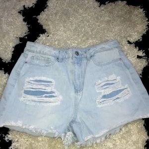 light blue distressed jean short